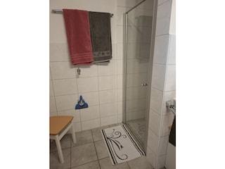 Dusche im Badezimmer