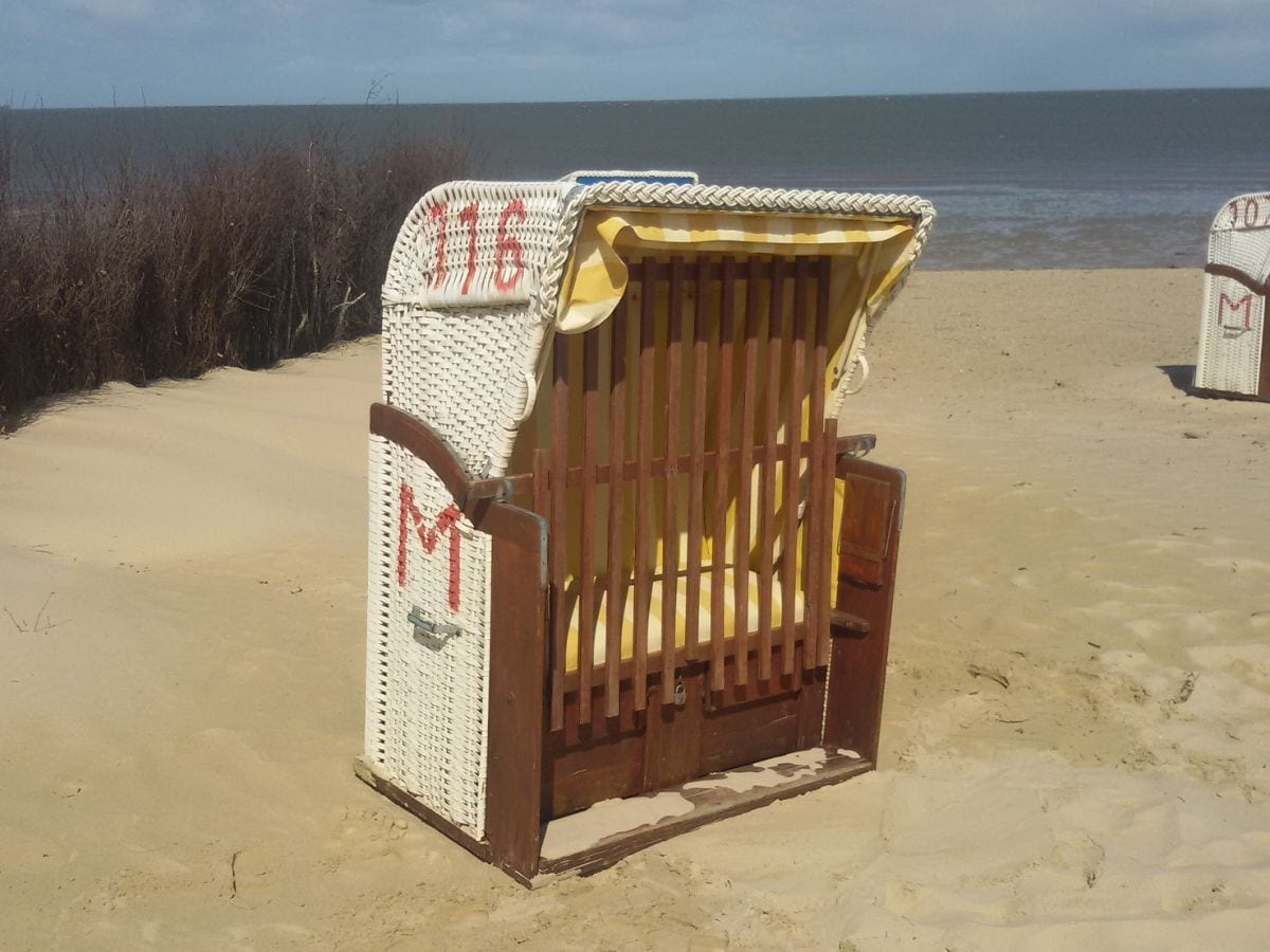 Strandkorb am Sandstrand