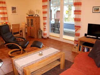 Fernseher im gemütlichen Wohnzimmer