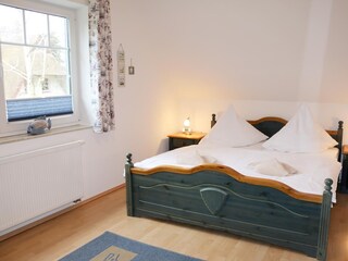 2. Schlafzimmer mit Doppelbett