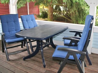 möblierte Terrasse mit direktem Zugang zum Wohnzimmer