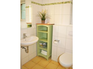 Bad mit Dusche und WC