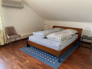 großes Schlafzimmer