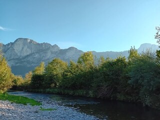Bachufer in der Nähe