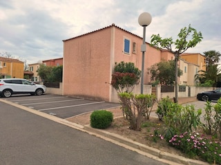 Ihr eigener Parkplatz (V59) in der Wohnanlage,