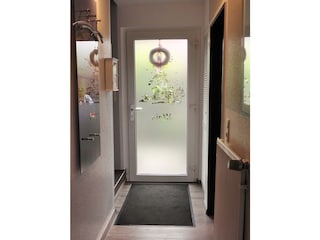 Hauseingang mit Glastür