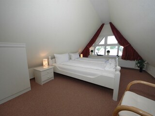 Schlafzimmer DG