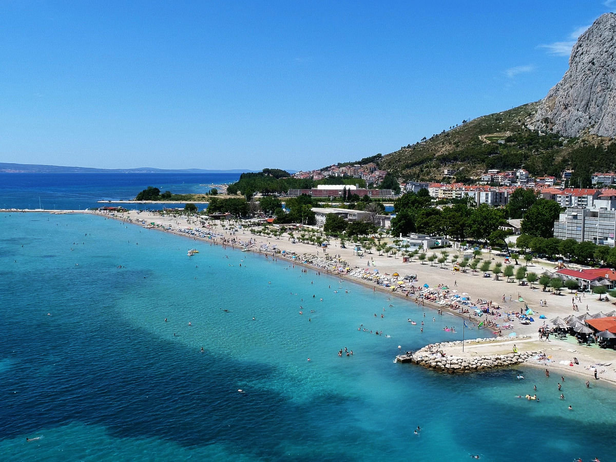 Hauptstrandt in stadt Omiš-3,5 km entfernt von dem Haus