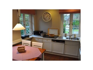 Blick in die vollausgestattete Wohnküche...