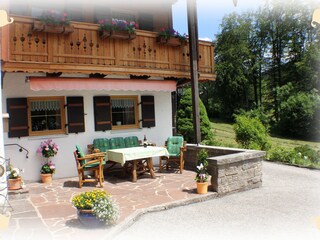 Außenansicht mit Terrasse Fewo EG