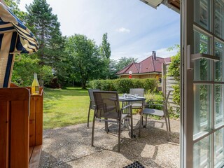 Sonnige Gartenterrasse