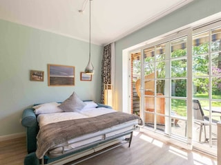 Wohnzimmer mit Schlafsofa