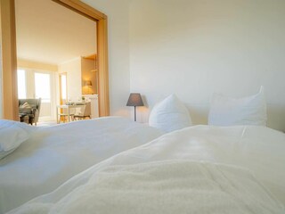 1. Schlafzimmer mit Aussenfenster