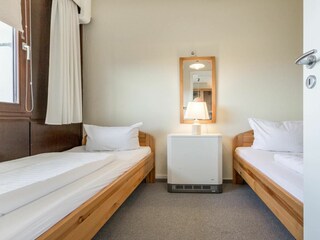 2. Schlafzimmer