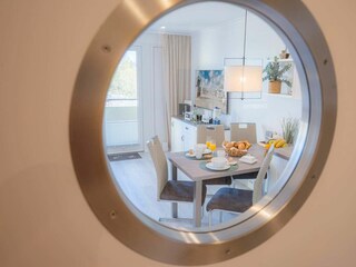 Blick vom Flur ins Wohnzimmer