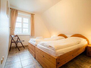 2. Schlafzimmer