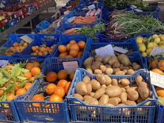 Einkaufen am Markt in Maruggio