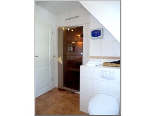 Blick zur Sauna im Bad