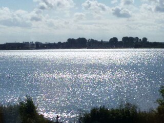 Blick aus dem Garten auf die Schlei