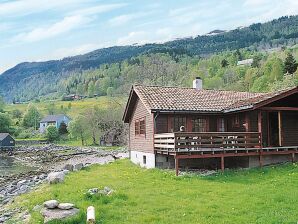 8 Personen Ferienhaus in NORDFJORDEID - Heggjabygda - image1