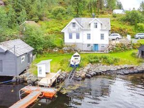 6 person holiday home in Svelgen-By Traum