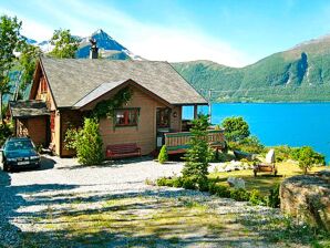 Holiday house 9 person holiday home in HUNDEIDVIK-By Traum - Storstandal - image1