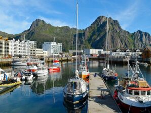 Holiday house 6 person holiday home in Svolvær - Laupstad - image1