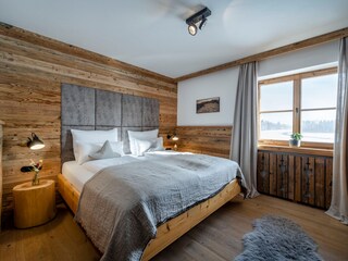 Schlafzimmer 1 mit Zirbenbett