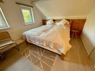 Großes Schlafzimmer mit einem 180x200cm Bett