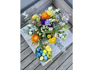 Terrasse mit Blumenstrauß