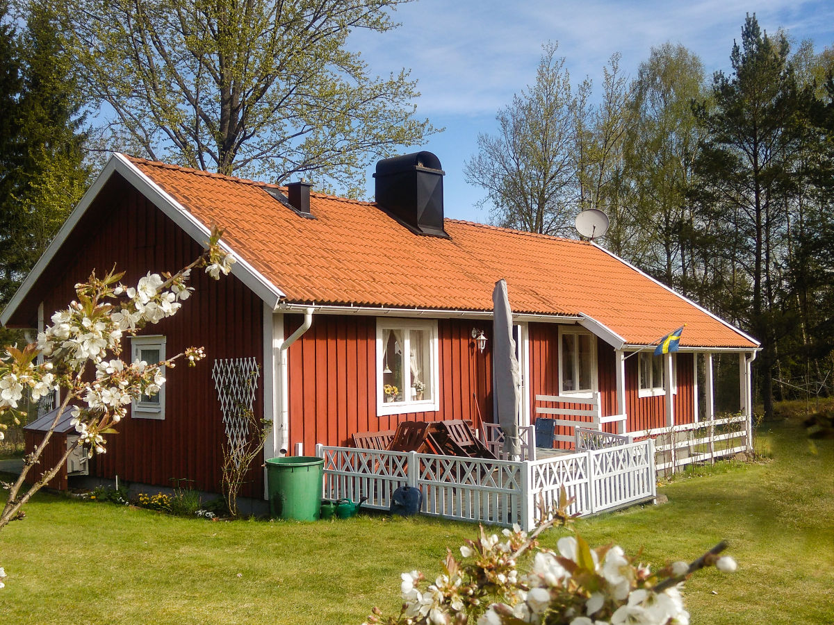 Hausfront mit Terrasse