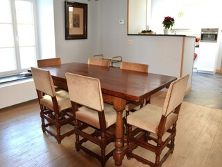 Farmhouse Ouffet Features 24