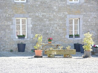 Farmhouse Ouffet Outdoor Recording 3