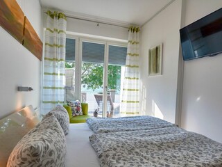 Schlafzimmer 1
