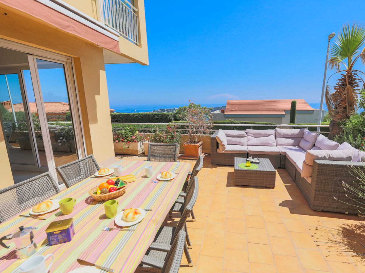 Ferienwohnung Villa Henrietta Nizza Firma Riviera Holiday Homes Frau Lucienne Giulian