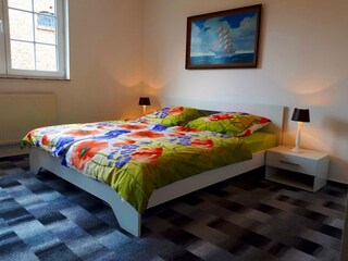 Schlafzimmer 1