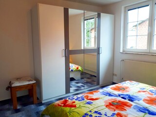 Schlafzimmer 1