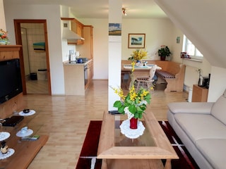 Blick in den Wohn- und Küchenraum