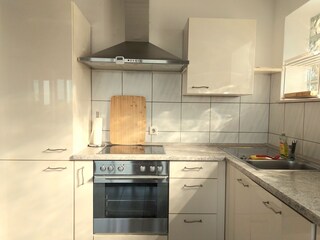 Kühl-Gefrierschrank, Herd, Backofen