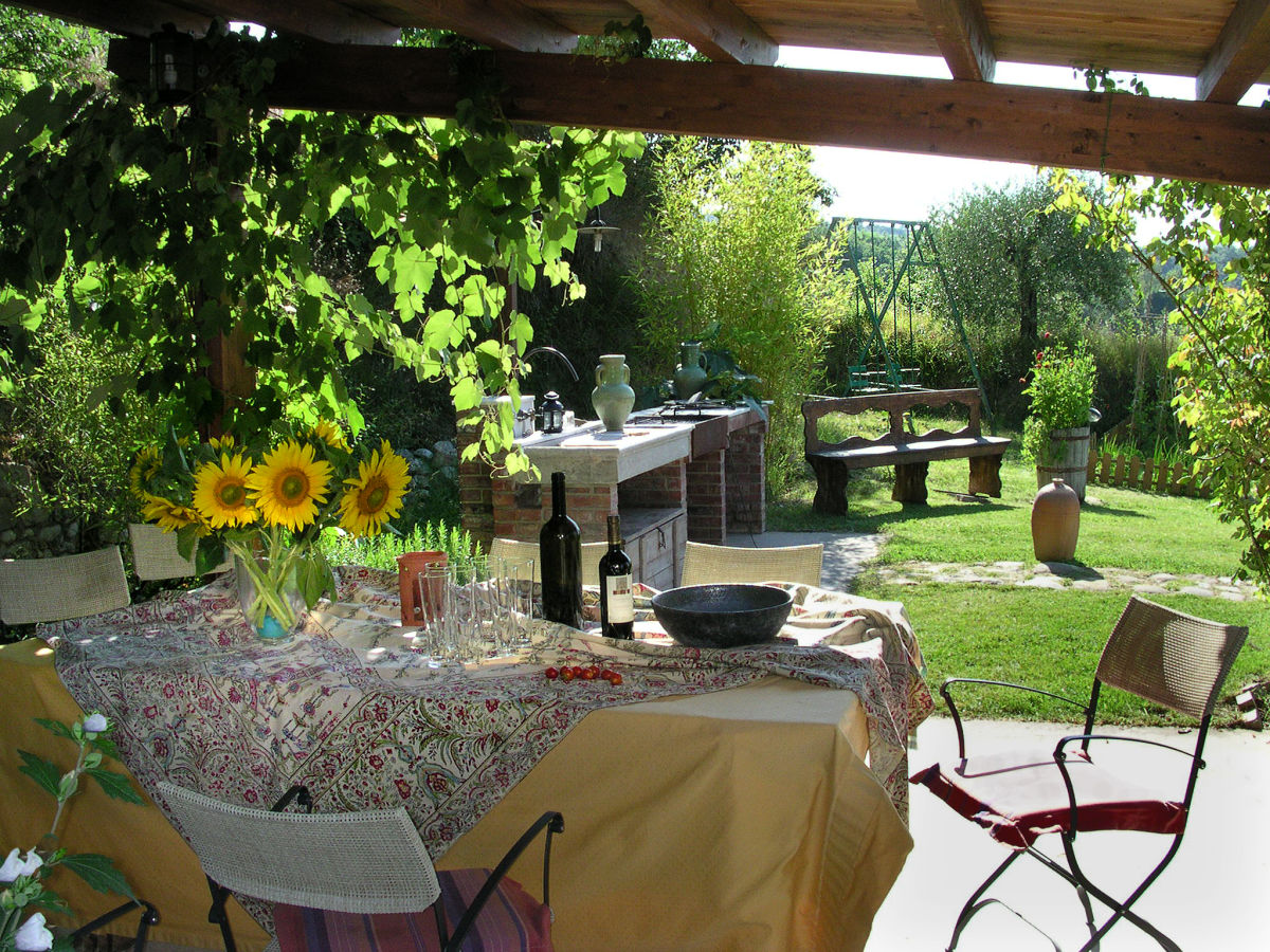 Pergola mit Grill und Wasseranschluß