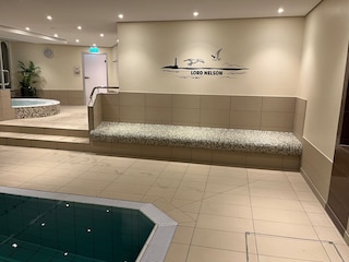 Sitzecke im Schwimmbad