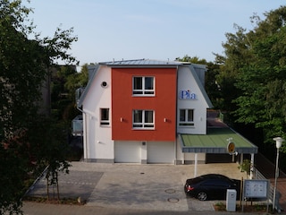 Hus Pia mit Garage und Stellplätzen