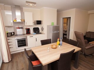 Wohnung Sylt - Kochzeile mit Esstisch