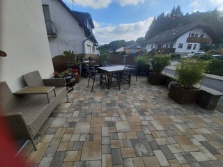 Sitzgelegenheit im Hof