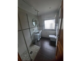 Bad mit bodengleicher Dusche