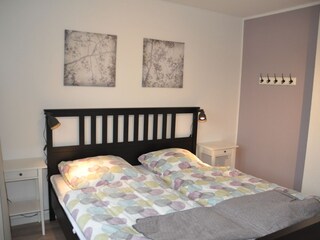 Schlafzimmer mit Doppelbett (180X200cm)