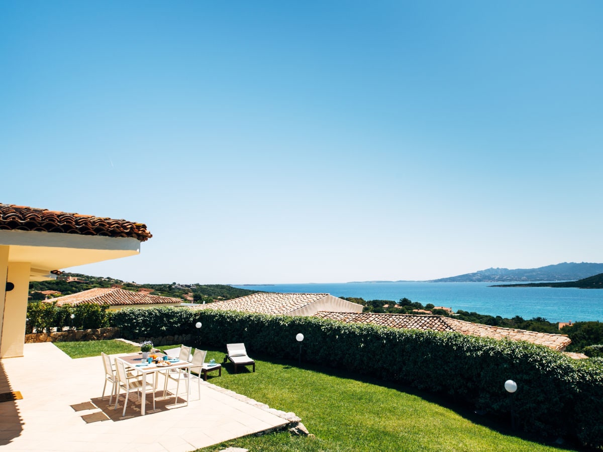 Terrasse mit Blick über das Meer