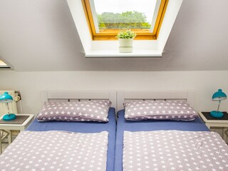 Schlafzimmer OG mit Doppelbett o. 2 Einzelbetten
