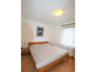 Schlafzimmer mit Doppelbett