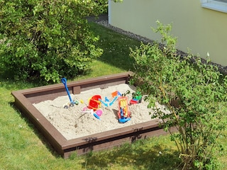 Sandkasten zur gemeinschaftlichen Nutzung